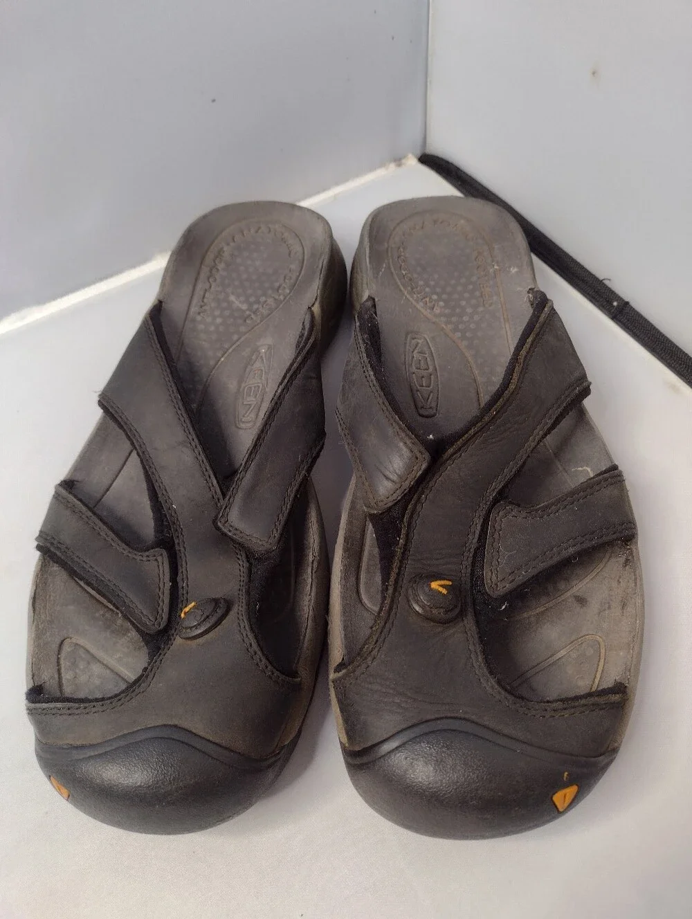 KEEN Waimea Sport Flip Flops Men’s 9.5 Black Leather Comfort Sandals BB